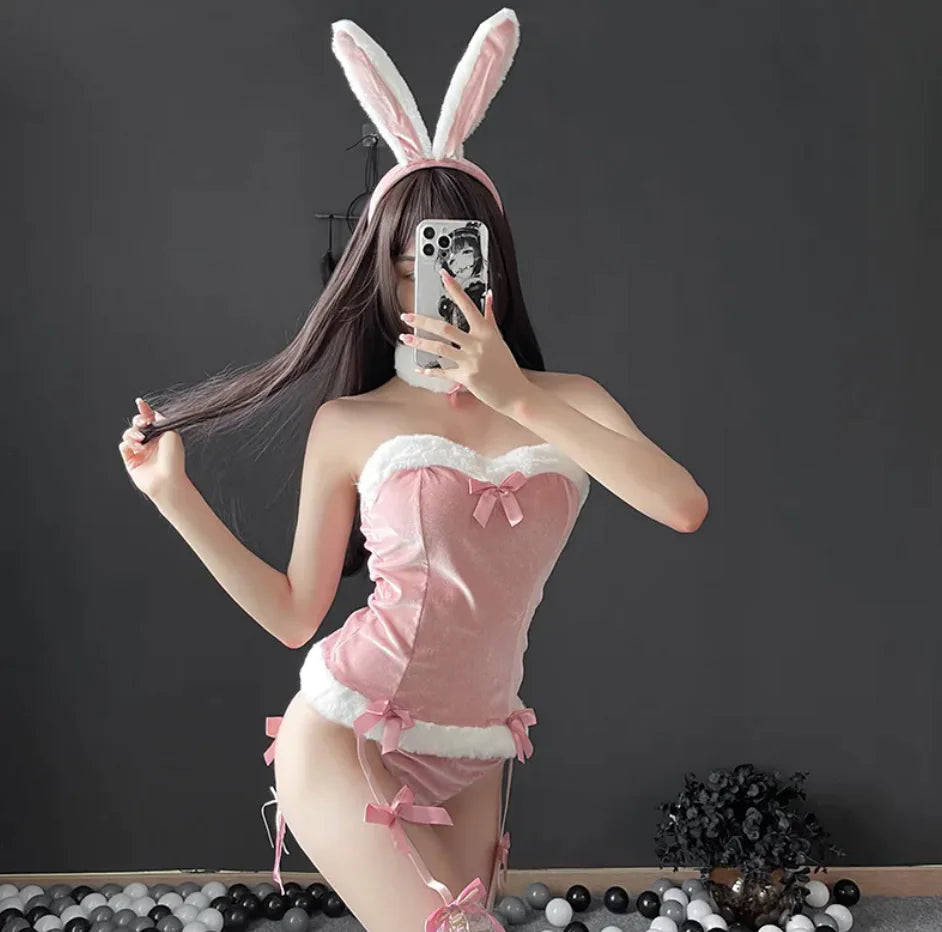 Set de Lencería "Velvet Bunny" - Disfraz de Conejita con Medias